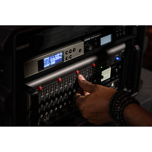 Zoom LiveTrak L-20R 20-Channel Digital Mixer-Recorder for Stage Use