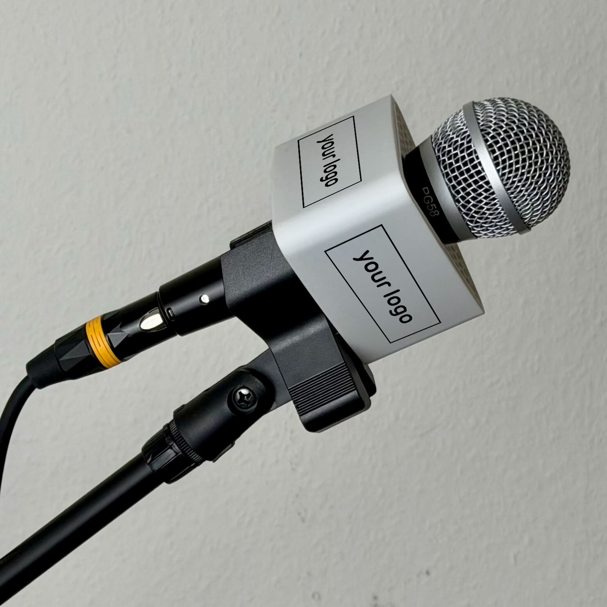 Schulze-Brakel PF 9102 C Premium Triangular Microphone Flag