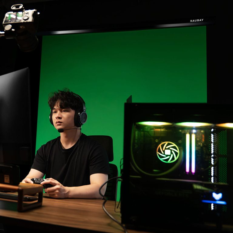 Raubay Motorized Pull-Down Green Screen