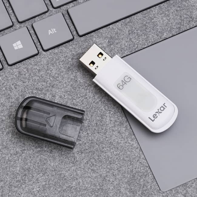 Lexar 128GB JumpDrive® V100 USB 3.0 flash drive